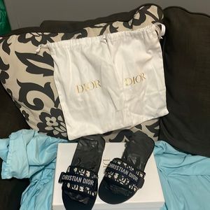 Authentic DIO(R)EVOLUTION SLIDE
Shiny Technical Fabric blue Dior Oblique  sz 40